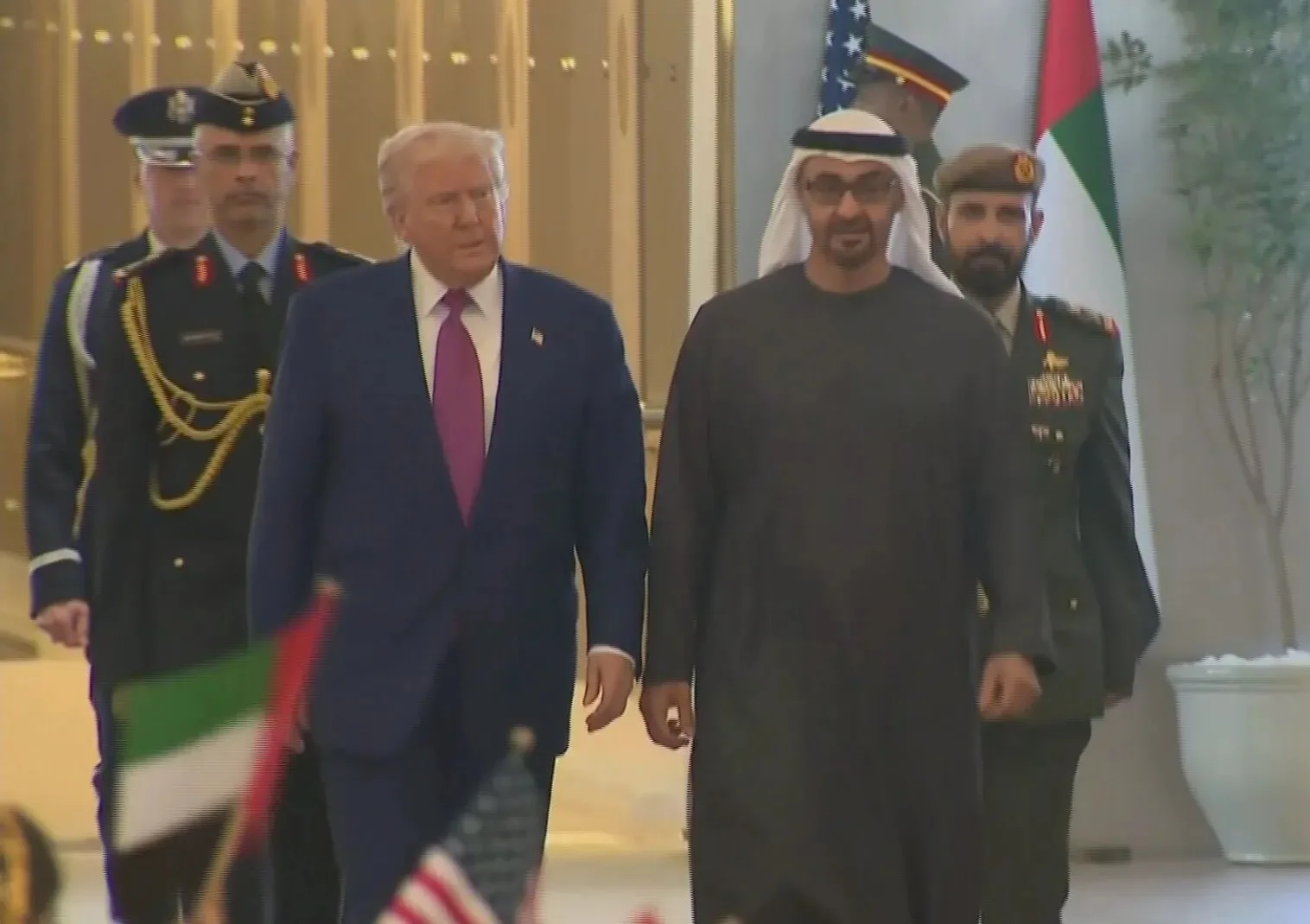 ترمب يصل إلى الإمارات بعد اختتام زيارته للشرق الأوسط ترمب يصل إلى الإمارات بعد اختتام زيارته للشرق الأوسط