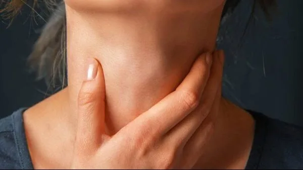 تساقط الشعر وتقلبات المزاج.. تعرف على علامات قصور الغدة الدرقية تساقط الشعر وتقلبات المزاج.. تعرف على علامات قصور الغدة الدرقية
