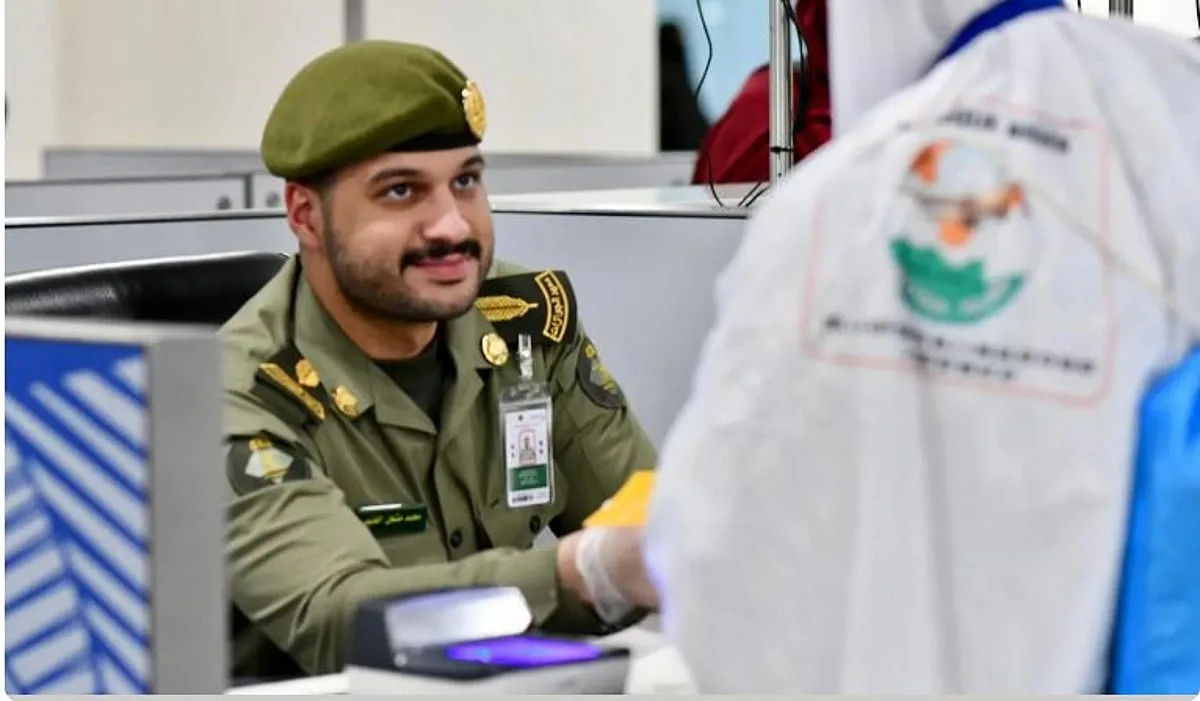 تستقبل جوازات مطار الأمير محمد بن عبدالعزيز أولى رحلات حجاج النيجر لأداء مناسك الحج