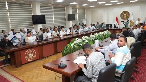 تسليم العقود للمتقدمين على 1000 فرصة عمل بالإمارات تسليم العقود للمتقدمين على 1000 فرصة عمل بالإمارات