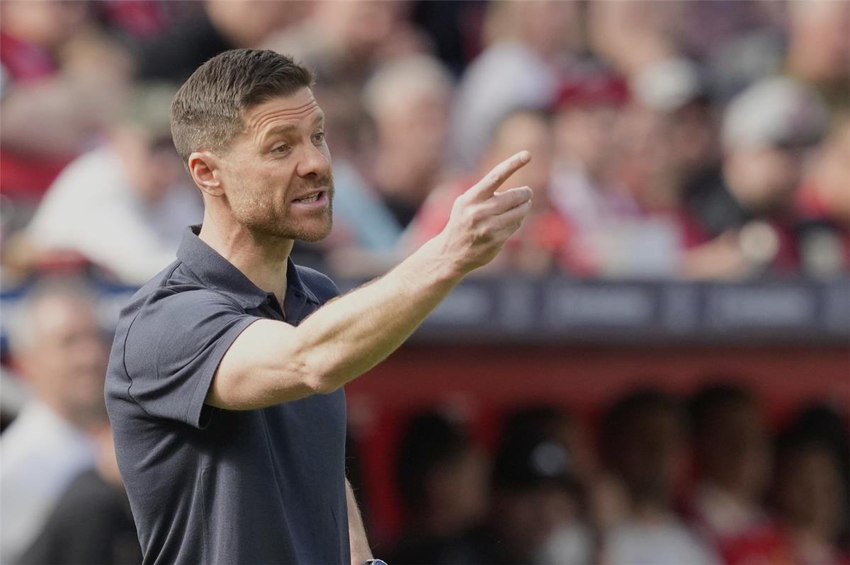 تشابي ألونسو يواصل لعبة الغموض بشأن ارتباطه بتدريب ريال مدريد تشابي ألونسو يواصل لعبة الغموض بشأن ارتباطه بتدريب ريال مدريد