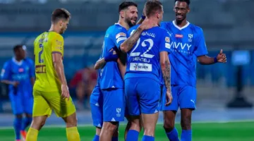 الهلال يقترب من مدرب متميز
