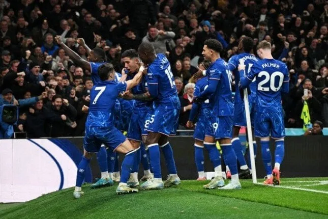 تشيلسي يلتقي بريال بيتيس في نهائي بطولة دوري المؤتمر الأوروبي تشيلسي يلتقي بريال بيتيس في نهائي بطولة دوري المؤتمر الأوروبي