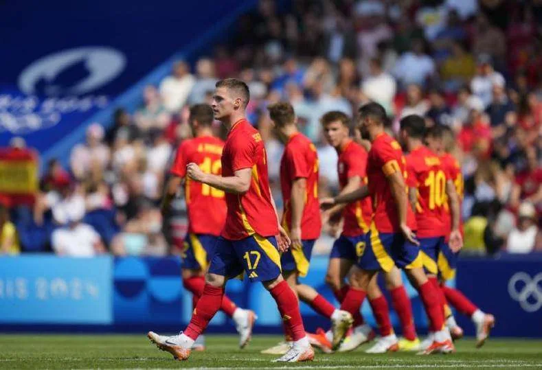 تطورات غير متوقعة في تشكيلة منتخب “الماتادور” الإسباني قبل مباراة “الديوك” الفرنسية تطورات غير متوقعة في تشكيلة منتخب “الماتادور” الإسباني قبل مباراة “الديوك” الفرنسية