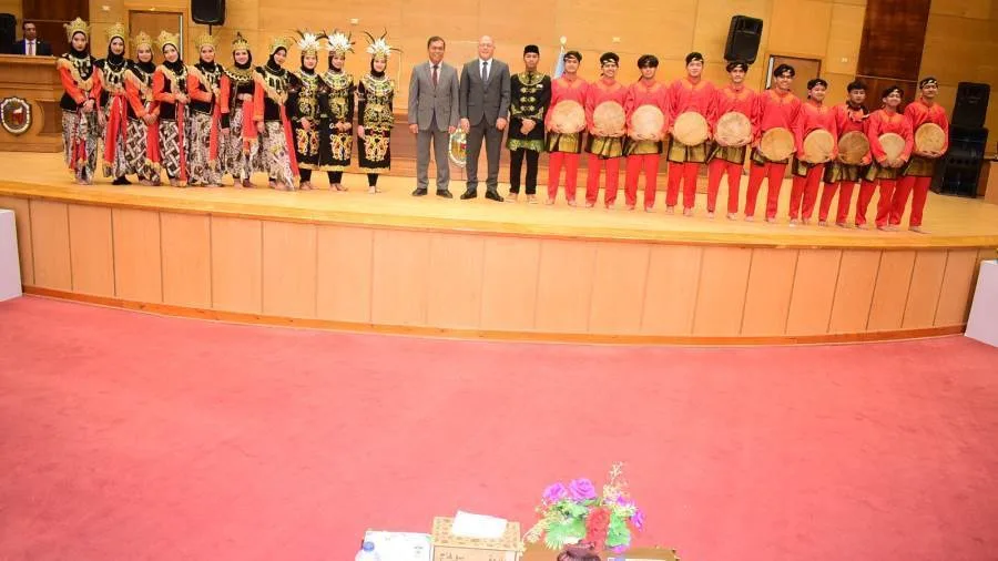 تعاون أكاديمي وعروض فنيه تراثية .. جامعة سوهاج تنظم يوما ثقافيا إندونيسيا تعاون أكاديمي وعروض فنيه تراثية .. جامعة سوهاج تنظم يوما ثقافيا إندونيسيا