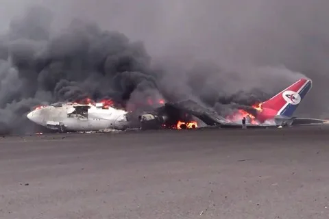 تعليق كل الرحلات في مطار صنعاء بعد “أضرار فادحة” ناجمة عن الضربات الإسرائيلية تعليق كل الرحلات في مطار صنعاء بعد “أضرار فادحة” ناجمة عن الضربات الإسرائيلية