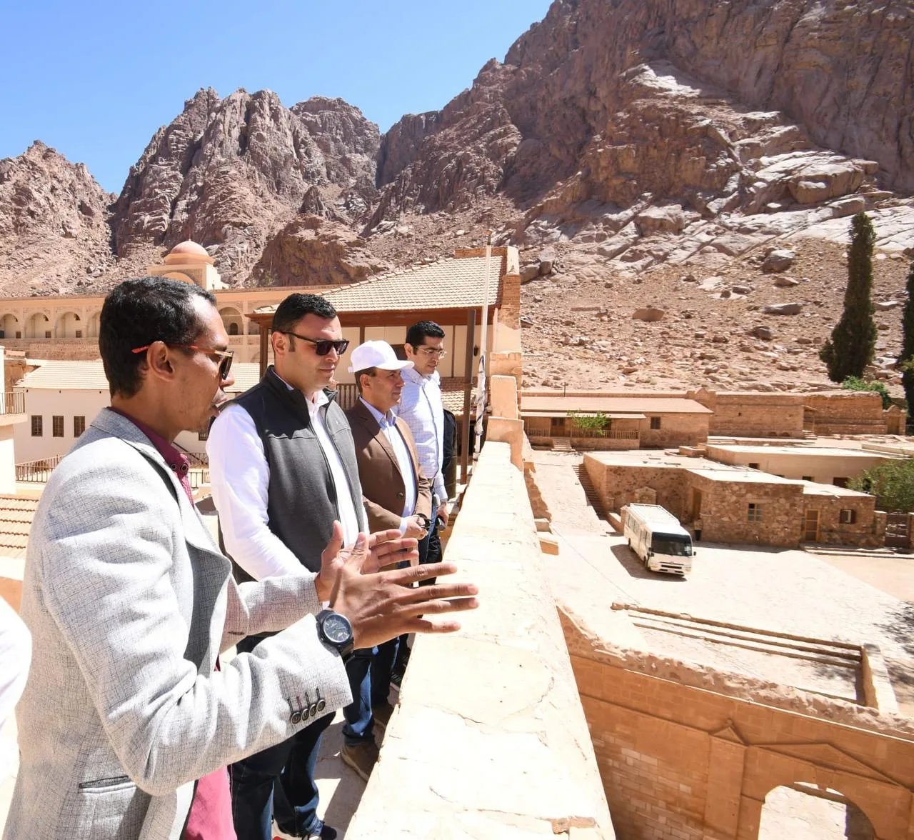 تفاصيل جولة وزير الإسكان داخل دير سانت كاترين تفاصيل جولة وزير الإسكان داخل دير سانت كاترين