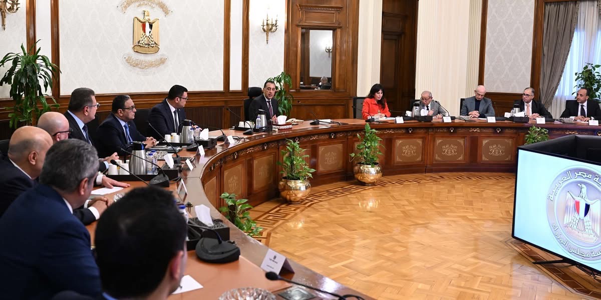 تفاصيل لقاء رئيس الوزراء وأعضاء اللجنة الاستشارية للتنمية العمرانية وتصدير العقار تفاصيل لقاء رئيس الوزراء وأعضاء اللجنة الاستشارية للتنمية العمرانية وتصدير العقار