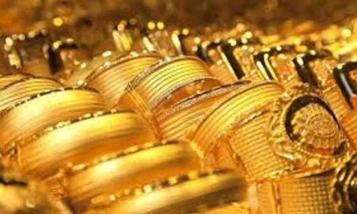 تفسير حلم “الرجل يرتدي الذهب” وفقاً لابن سيرين تفسير حلم “الرجل يرتدي الذهب” وفقاً لابن سيرين