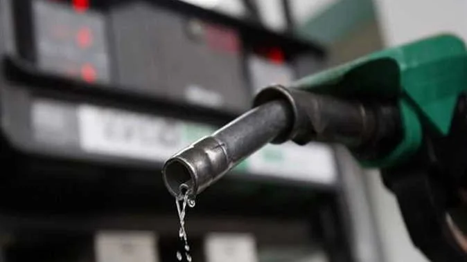 مطابق للمواصفات.. التموين تكشف حقيقة البنزين المغشوش مطابق للمواصفات.. التموين تكشف حقيقة البنزين المغشوش