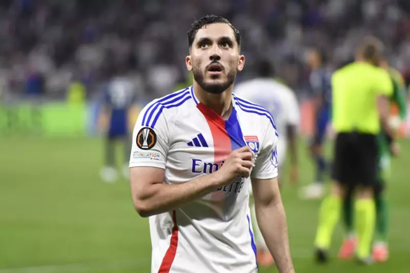 تقارير: ريان شرقي يوافق على الانتقال إلى مانشستر سيتي