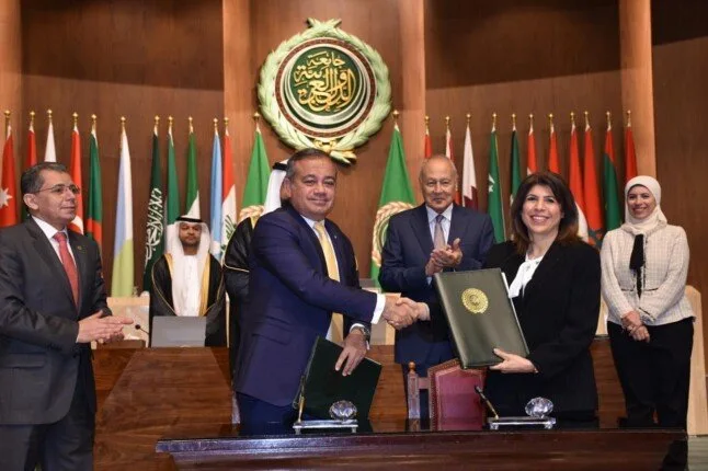 تقدير الرئيس التنفيذي لمصرف أبوظبي الإسلامي مصر كأحد القادة المؤثرين في مجال الاستدامة في العالم العربي تقدير الرئيس التنفيذي لمصرف أبوظبي الإسلامي مصر كأحد القادة المؤثرين في مجال الاستدامة في العالم العربي