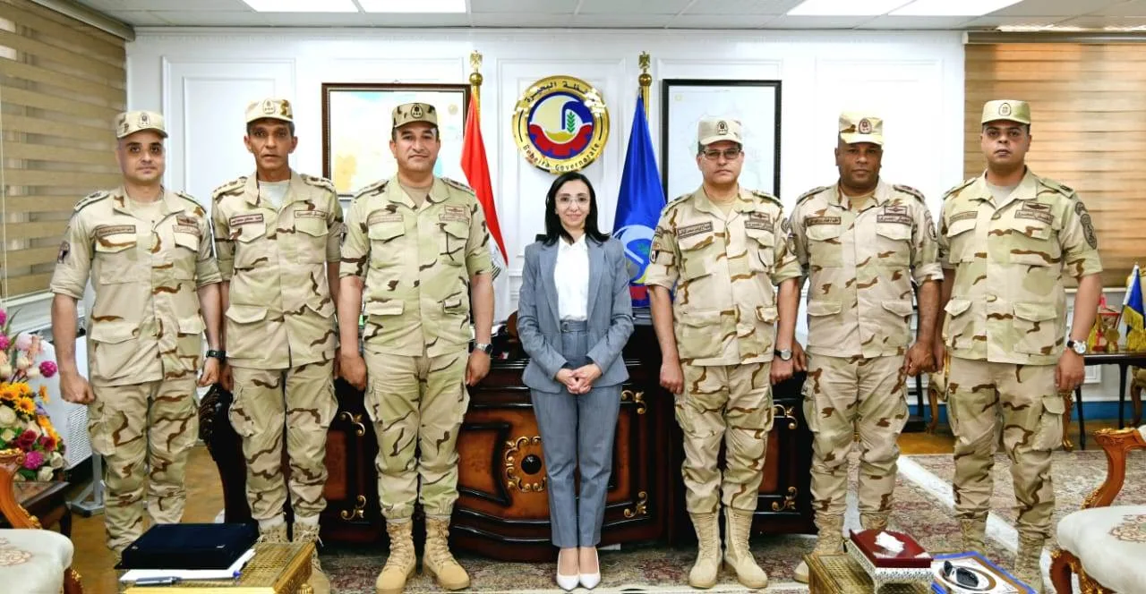 تقدير المستشار العسكري وفريقه لمساهمتهم الكبيرة في تدريب موظفي الوحدات المحلية والمديريات