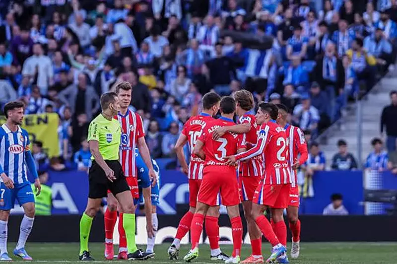 تقرير: أتلتيكو مدريد يسعى للحفاظ على ثنائي الفريق بعد كأس العالم للأندية تقرير: أتلتيكو مدريد يسعى للحفاظ على ثنائي الفريق بعد كأس العالم للأندية
