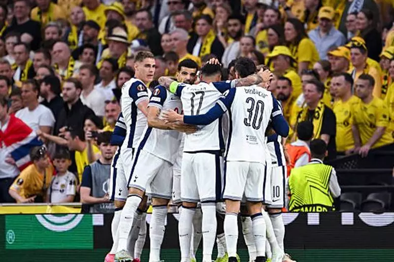 لاعب توتنهام: نحن نستحق الفوز بالألقاب، وقد حان الوقت للتغيير. لاعب توتنهام: نحن نستحق الفوز بالألقاب، وقد حان الوقت للتغيير.