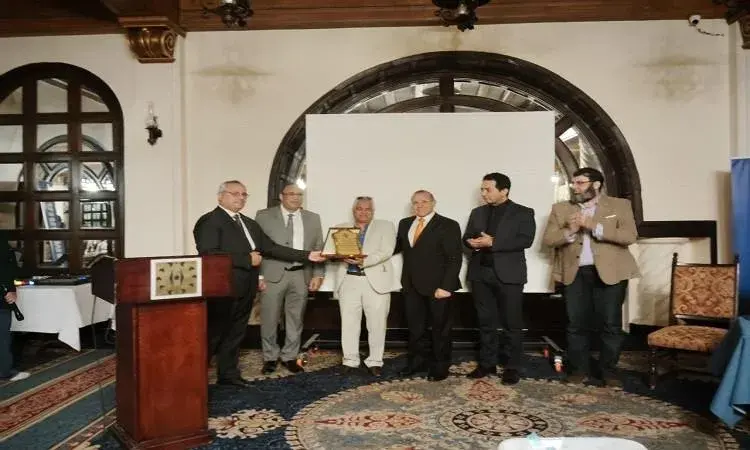 تكريم أطباء محافظة الفيوم فى المؤتمر السنوى لمناظير الكبد والجهاز الهضمى تكريم أطباء محافظة الفيوم فى المؤتمر السنوى لمناظير الكبد والجهاز الهضمى
