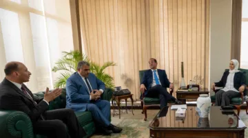 تكريم الدكتور السيد محمود صقر، نائب رئيس مصلحة الضرائب، بمناسبة وصوله إلى سن التقاعد