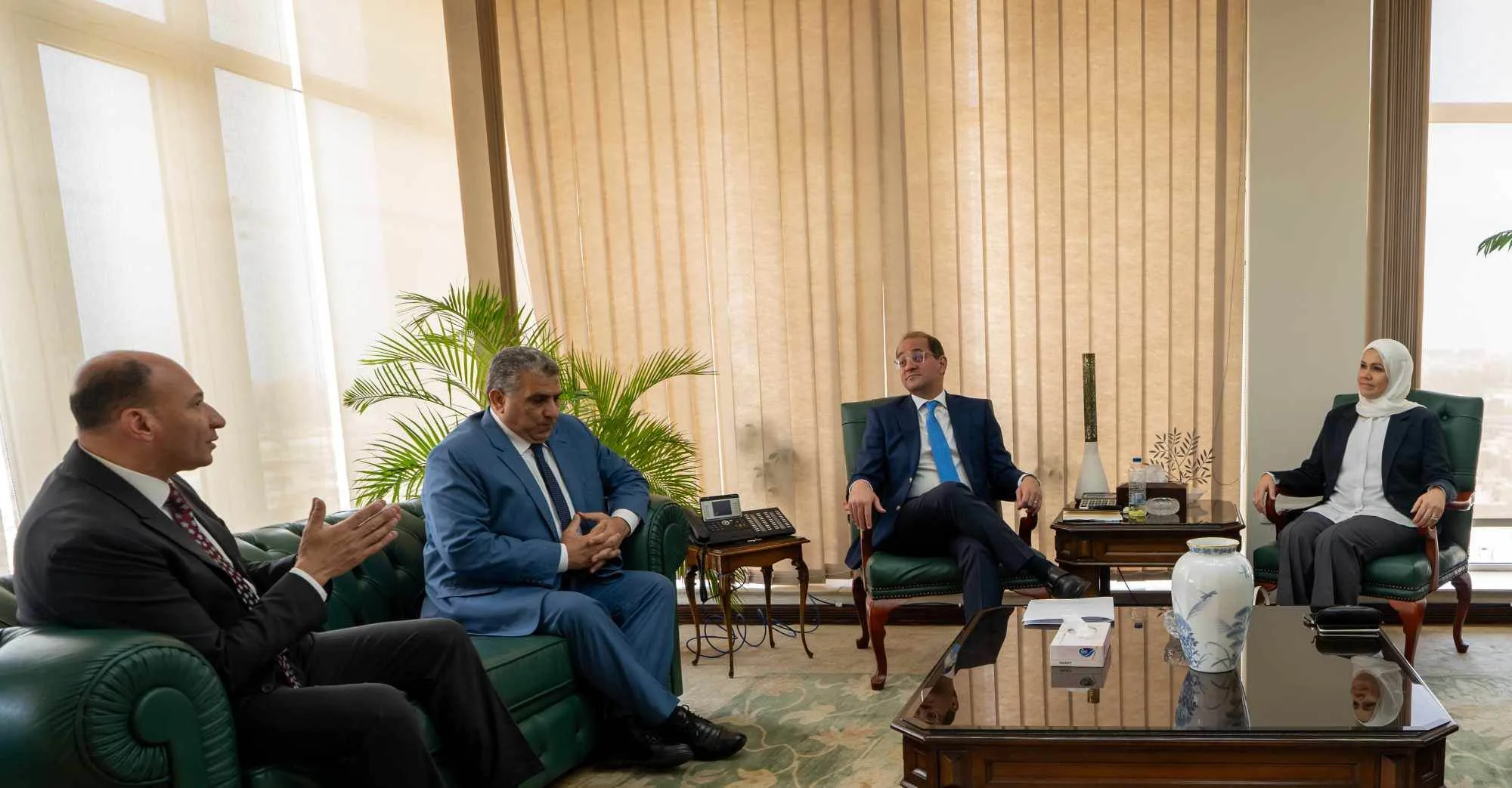 تكريم الدكتور السيد محمود صقر، نائب رئيس مصلحة الضرائب، بمناسبة وصوله إلى سن التقاعد تكريم الدكتور السيد محمود صقر، نائب رئيس مصلحة الضرائب، بمناسبة وصوله إلى سن التقاعد