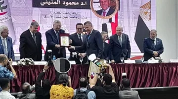 تكريم الدكتور محمود المتيني والدكتور أسامة حمدي في احتفالية يوم الطبيب