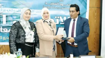 تكريم الكاتب الصحفى أيمن عبدالمجيد فى المؤتمر الدولى الثلاثين للاتصال الصحى