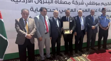 تكريم رئيس نقابة المرافق العامة لتعزيز العلاقات الثنائية على مستوى المنظمات النقابية