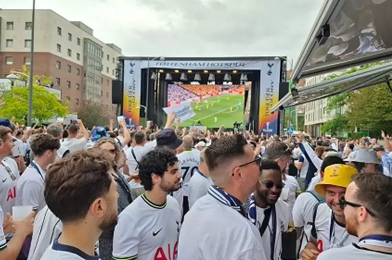 توتر بين جماهير مانشستر يونايتد وتوتنهام قبيل نهائي دوري أبطال أوروبا (فيديو) توتر بين جماهير مانشستر يونايتد وتوتنهام قبيل نهائي دوري أبطال أوروبا (فيديو)