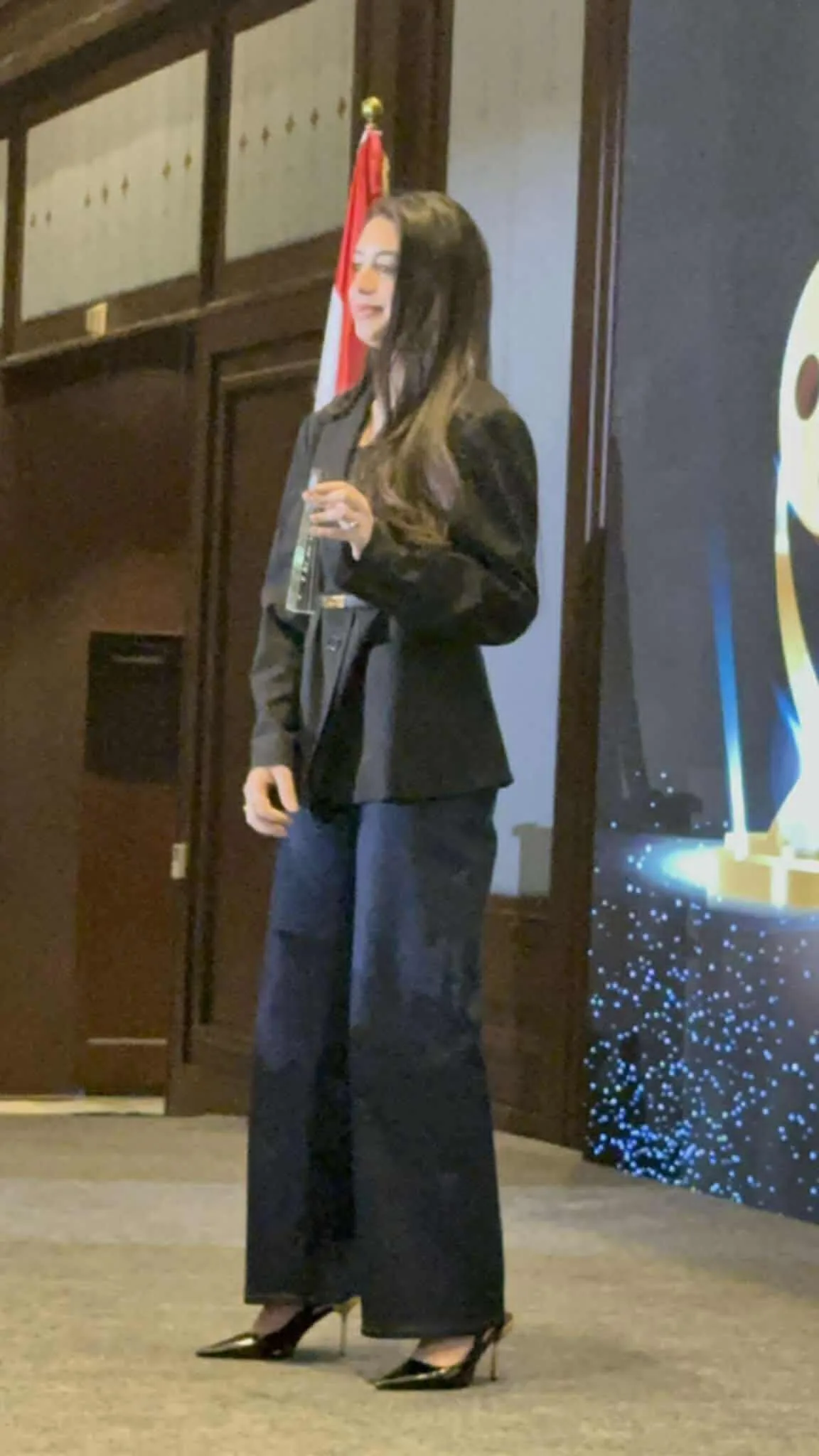 تقدير عائلة مسلسل لام شمسية خلال احتفالية جوائز الإنتاج الدرامي لحقوق الإنسان تقدير عائلة مسلسل لام شمسية خلال احتفالية جوائز الإنتاج الدرامي لحقوق الإنسان