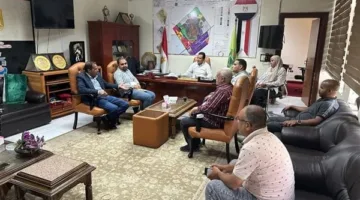 تنفيذا لتكليفات وزير الإسكان.. رئيس جهاز العاشر من رمضان يعقد اجتماعًا موسعًا لمتابعة المشروعات