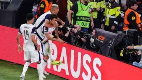 توتنهام الإنجليزي يحقق لقب الدوري الأوروبي توتنهام الإنجليزي يحقق لقب الدوري الأوروبي
