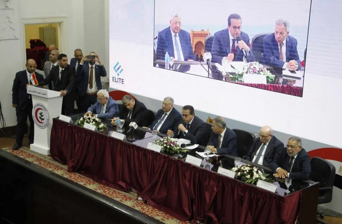 وزير الصحة: نعمل على تفعيل المسئولية الطبية وتيسير اشتراطات تسجيل الأطباء في درجاتهم المختلفة وزير الصحة: نعمل على تفعيل المسئولية الطبية وتيسير اشتراطات تسجيل الأطباء في درجاتهم المختلفة