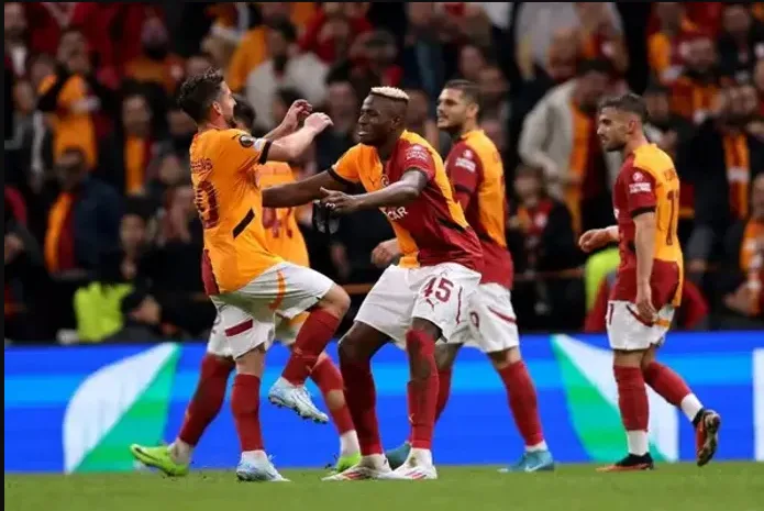 جالطة سراي يتوج بلقب الدوري التركي قبل جولتين من انتهاء البطولة