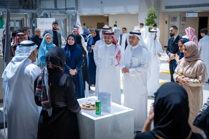 جامعة الأعمال والتكنولوجيا تنظم معرض “فورورد” كمنصة تفاعلية تبرز الشغف والابتكار. جامعة الأعمال والتكنولوجيا تنظم معرض “فورورد” كمنصة تفاعلية تبرز الشغف والابتكار.