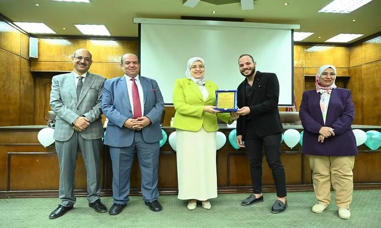 جامعة الفيوم: حفل اختتام الفعاليات وتكريم المتميزين في كلية الخدمة الاجتماعية جامعة الفيوم: حفل اختتام الفعاليات وتكريم المتميزين في كلية الخدمة الاجتماعية