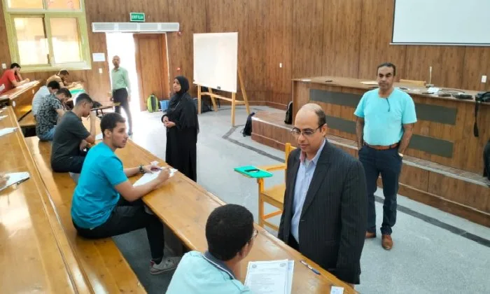 «جامعة جنوب الوادي»: بدء امتحانات ماراثون الطب والجراحة والقانون «جامعة جنوب الوادي»: بدء امتحانات ماراثون الطب والجراحة والقانون