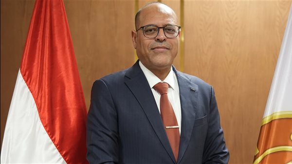 جبران يهنئ عمال مصر بعيدهم.. ويؤكد: نتعامل مع كل قضاياهم بجدية واهتمام جبران يهنئ عمال مصر بعيدهم.. ويؤكد: نتعامل مع كل قضاياهم بجدية واهتمام
