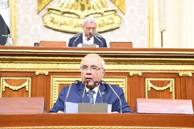 جلسة استماع للملاك والمستأجرين بشأن «الإيجار القديم».. والفيومي: معركة قانونية وسنستمع للآراء بحيادية جلسة استماع للملاك والمستأجرين بشأن «الإيجار القديم».. والفيومي: معركة قانونية وسنستمع للآراء بحيادية
