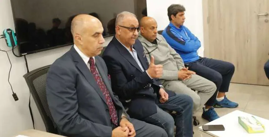 جلسة طارئة بين رئيس نادي البنك ولاعبيه قبل ساعات من لقاء بيراميدز جلسة طارئة بين رئيس نادي البنك ولاعبيه قبل ساعات من لقاء بيراميدز