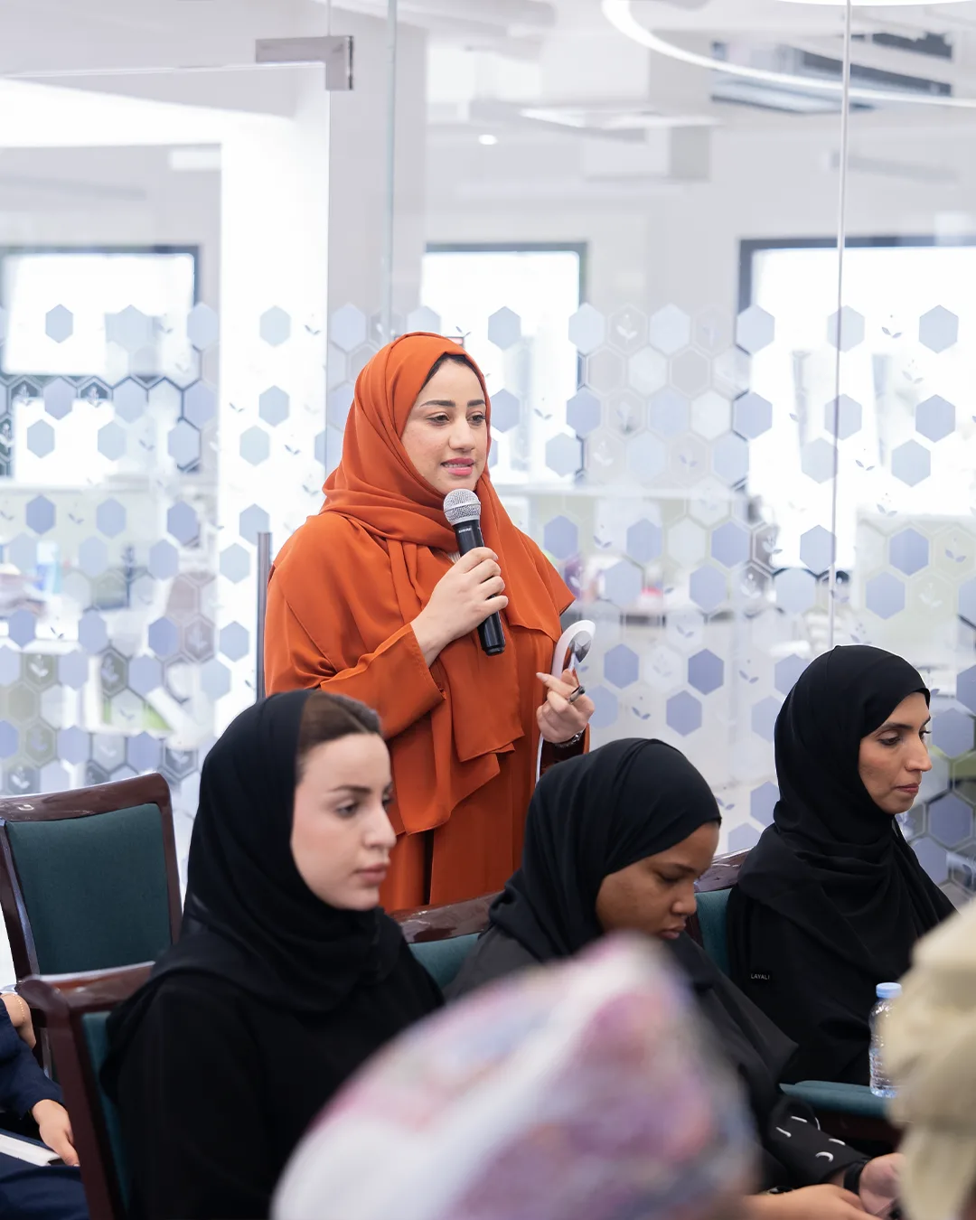 جلسة نقاشية لدعم فرص الشركات الصغيرة والمتوسطة في مجال الخدمات المالية جلسة نقاشية لدعم فرص الشركات الصغيرة والمتوسطة في مجال الخدمات المالية