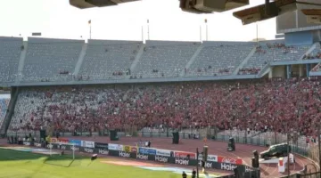 جماهير الأهلي تثير الحماس في مدرجات استاد القاهرة قبل مواجهة فاركو