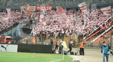 جماهير الزمالك تتوافد على مقر النادي لاستقلال حافلات برج العرب