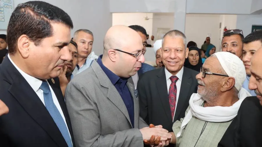 جولة محافظ بني سويف في قرى إهناسيا حول ملفات الصرف والشباب والرياضة والصحة