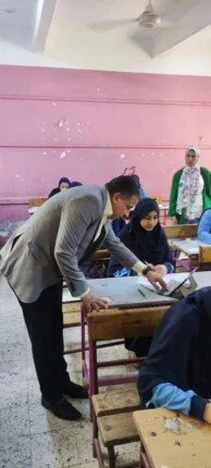 جولة ميدانية لوكيل تعليم الجيزة للاطلاع على تقدم امتحانات الفصل الدراسي الثاني