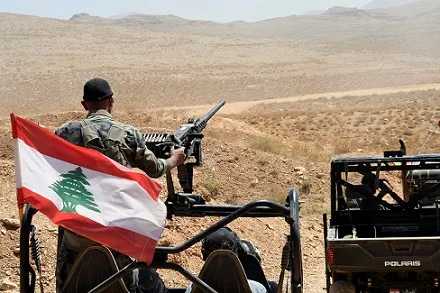جيش لبنان يعلن تسلمه من “حماس” مشتبها ثالثا بإطلاق صواريخ على إسرائيل جيش لبنان يعلن تسلمه من “حماس” مشتبها ثالثا بإطلاق صواريخ على إسرائيل