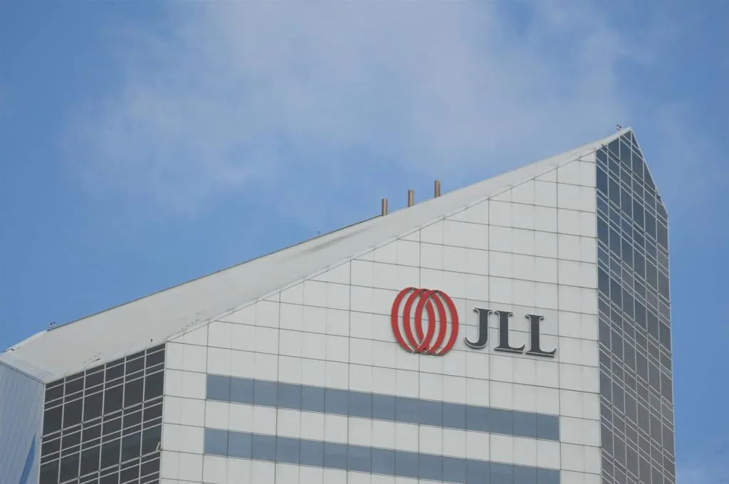 جيه إل إل: ارتفاع بنسبة 89% في أسعار الوحدات السكنية وتسليم 28 ألف وحدة إضافية بحلول 2025 جيه إل إل: ارتفاع بنسبة 89% في أسعار الوحدات السكنية وتسليم 28 ألف وحدة إضافية بحلول 2025
