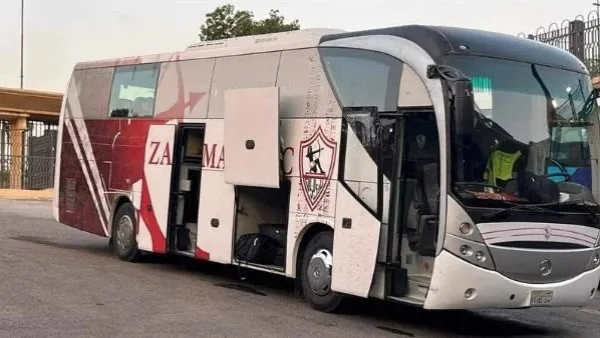 حافلة الزمالك تصل لإستاد القاهرة استعدادا لمواجهة البنك الأهلى حافلة الزمالك تصل لإستاد القاهرة استعدادا لمواجهة البنك الأهلى
