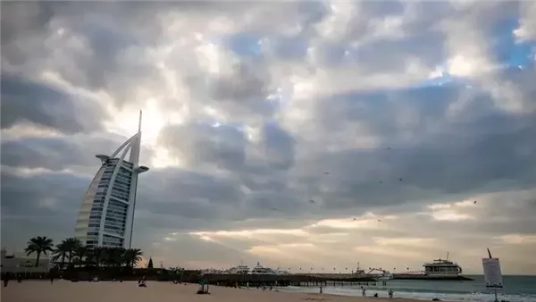 حالة الطقس في الإمارات اليوم تتضمن ظهور سحب ركامية وغيوم جزئية. حالة الطقس في الإمارات اليوم تتضمن ظهور سحب ركامية وغيوم جزئية.