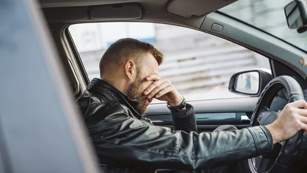 حبس 3 متهمين في واقعة الاعتداء على سائق وإكراهه على توقيع إيصالات أمانة حبس 3 متهمين في واقعة الاعتداء على سائق وإكراهه على توقيع إيصالات أمانة
