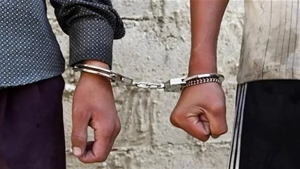 ضبط شخصين بحوزتهما 72 مطواة بعد عرضها للبيع على الإنترنت ضبط شخصين بحوزتهما 72 مطواة بعد عرضها للبيع على الإنترنت