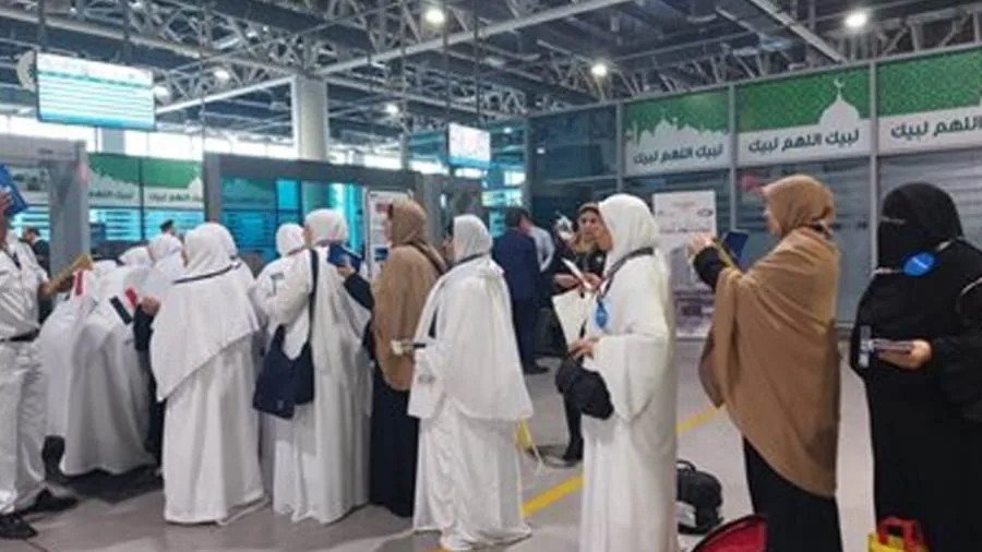 حجاج القرعة يغادرون المدينة المنورة بنظام منتظم إلى مكة مع خدمات مميزة