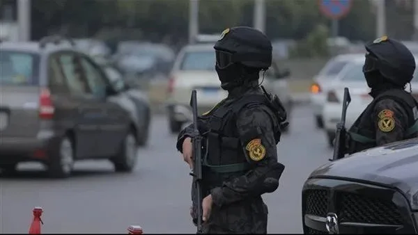 تحقيق في تفاصيل فيديو حادث محاولة طالب الاصطدام بسيارة سيدة على محور 30 يونيو